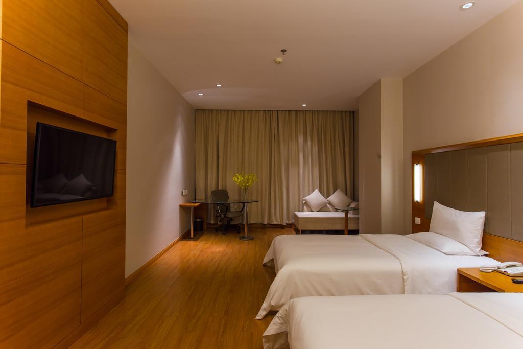 Ji Hotel Wuhan Guanggu Plaza Номер фото