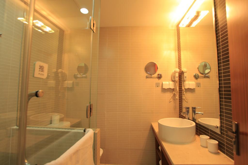 Ji Hotel Wuhan Guanggu Plaza Номер фото