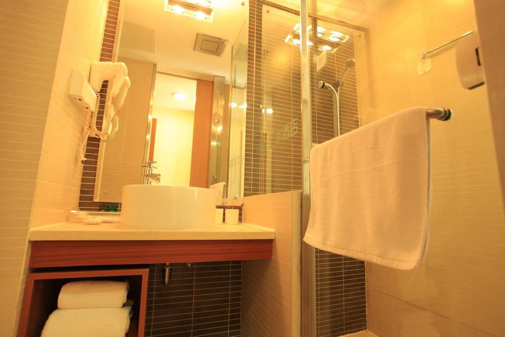 Ji Hotel Wuhan Guanggu Plaza Номер фото