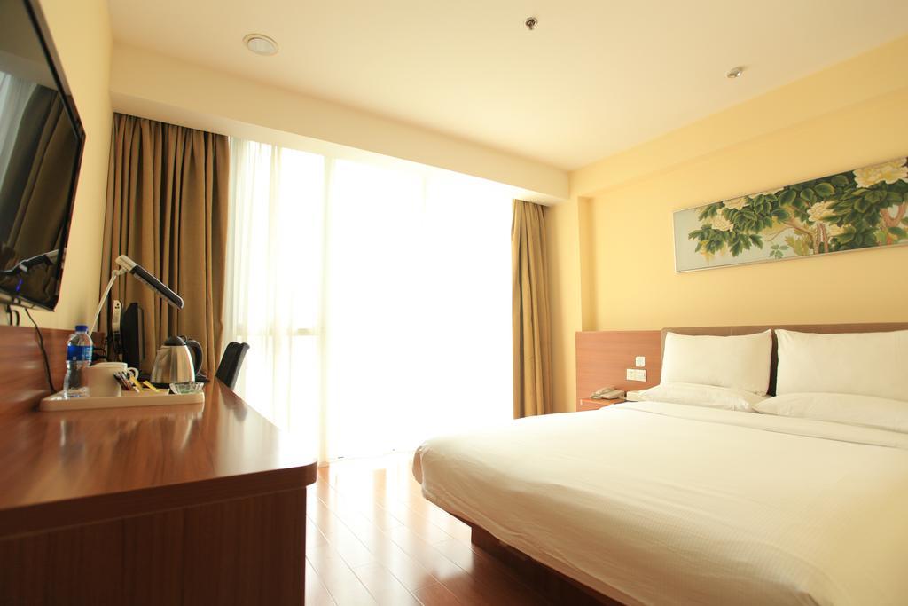 Ji Hotel Wuhan Guanggu Plaza Экстерьер фото